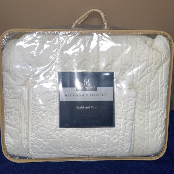 Hamtpon Hill 3 Piece QUEEN Coverlet Set Velvet Touch Quilted Ivory - Picture 3 of 10
